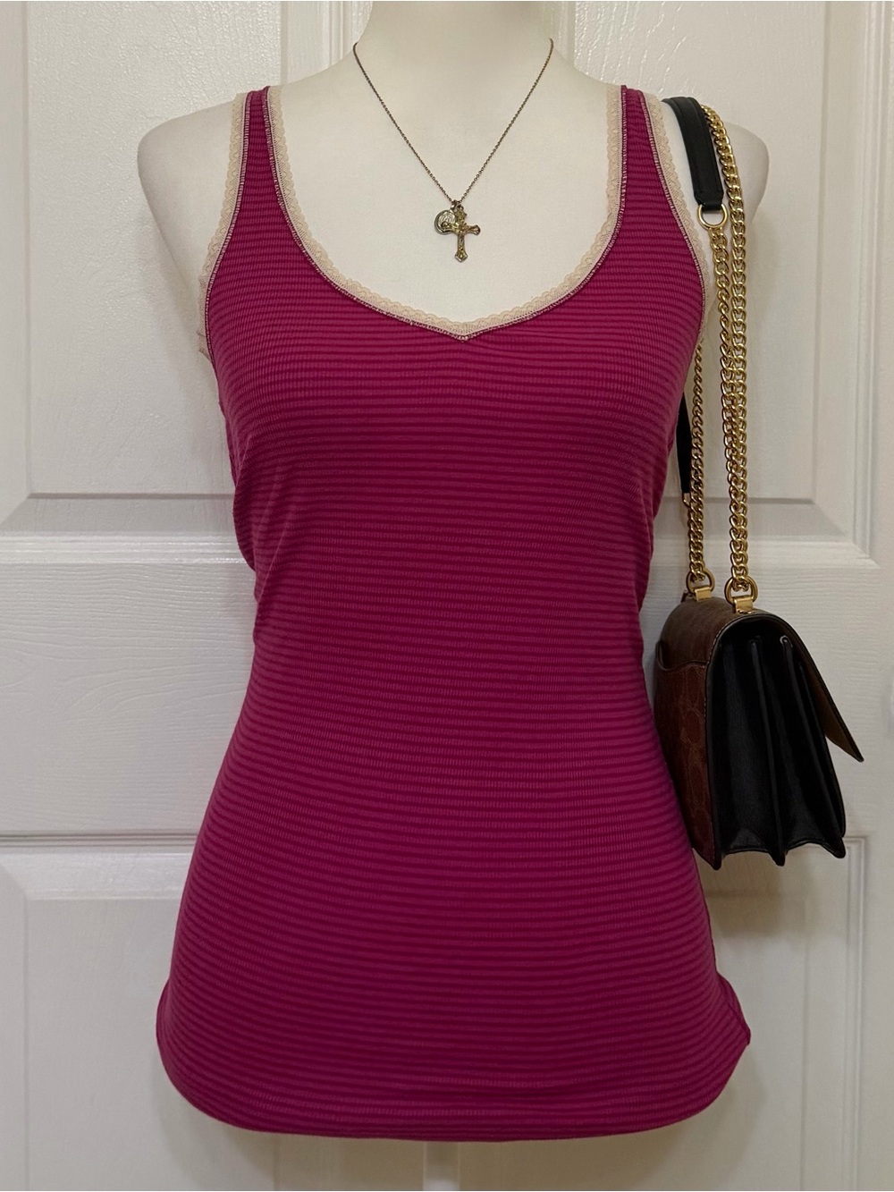 2000s vintage style whimsical cream lace trim striped fitted tank top